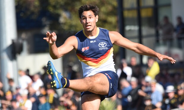 Troy Menzel SANFL 620 Kick.jpg